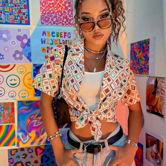 Lightweight Button Up Shirt L - Picture 2 of 3